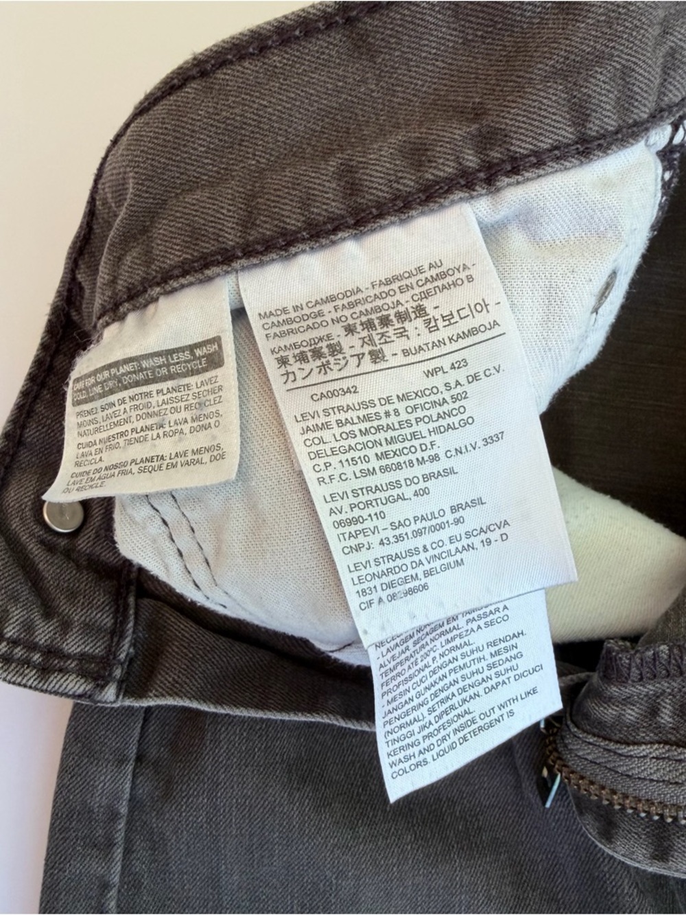 Men’s Vintage Levi’s 505 White Tab Denim Jeans
Medium Gray Color Size 34x30​ - Picture 9 of 11
